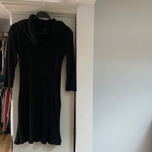 Ann Taylor women’s black short dress. Perfect alone or over leggings.